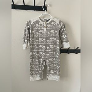 Kate Quinn coveralls outfit gender neutral with buttons. 18-24 months